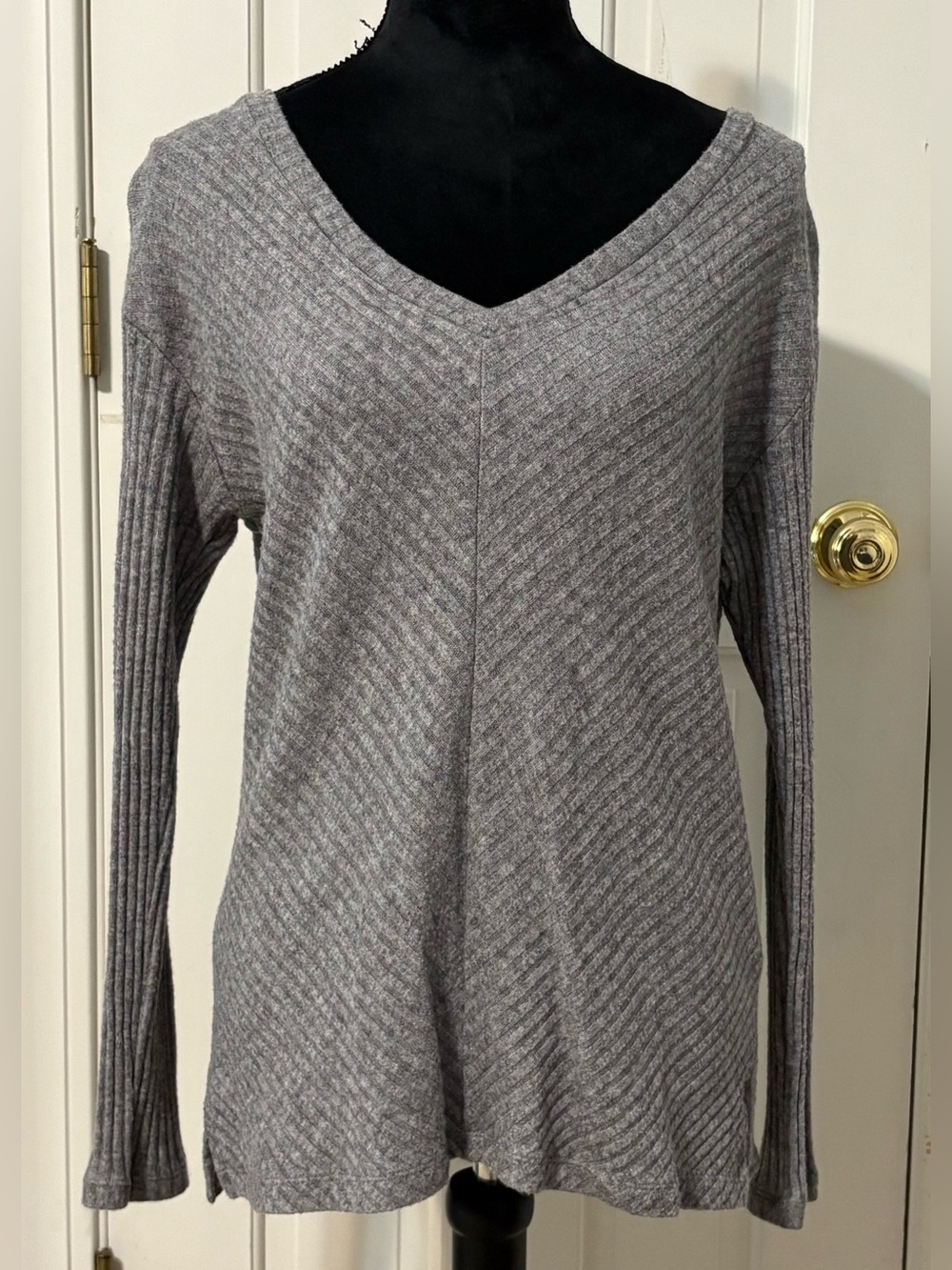 GAP V-Neck Ribbed Knit Sweater - Gray